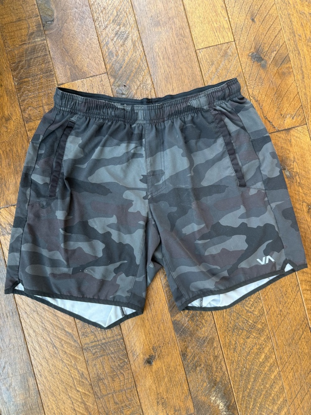 RVCA Yogger Shorts - black + grey camo